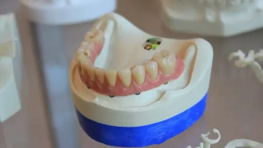 denture care, how to clean denture stains, denture care instructions, dentures in sunlakes