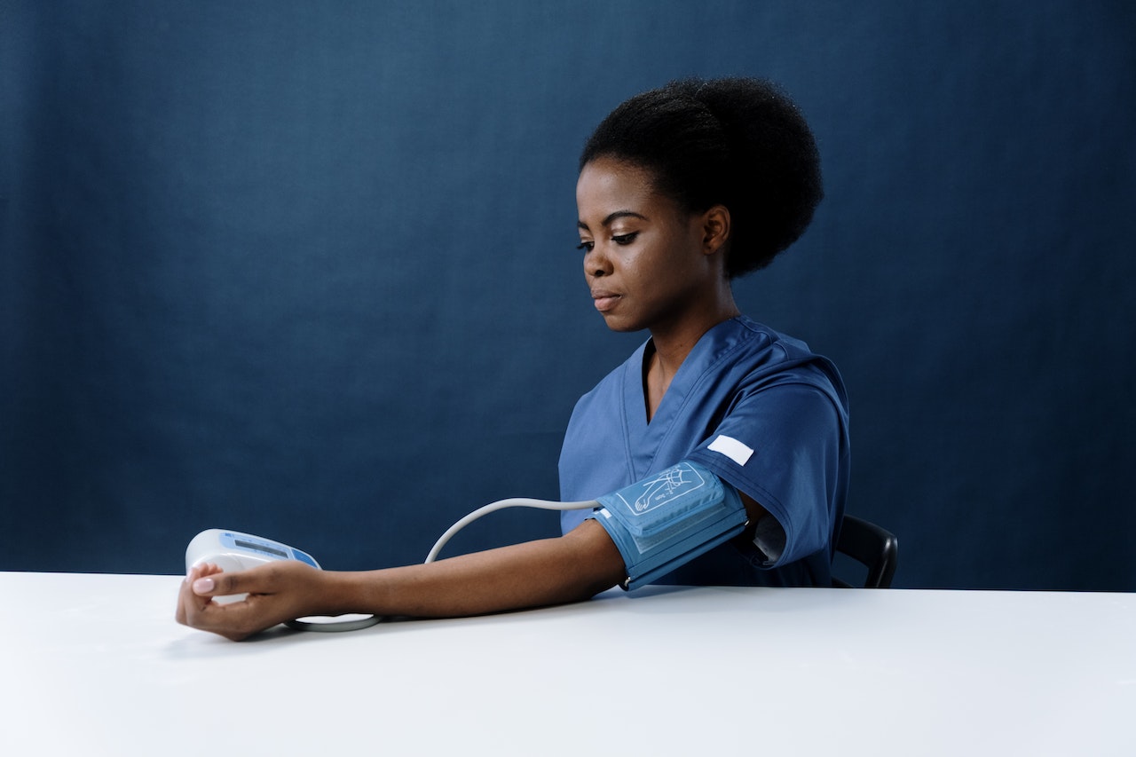 teeth and blood pressure - woman checking her blood pressure